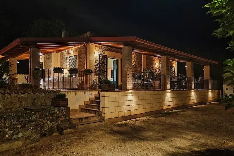 [VILLA] in 8 ettari di campagna, a 20' dal mare