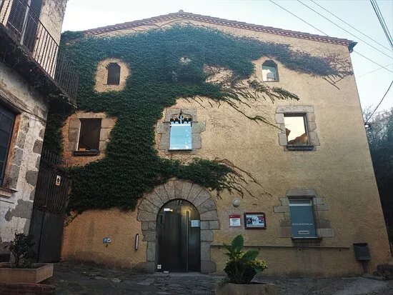 Biblioteca Can Milans