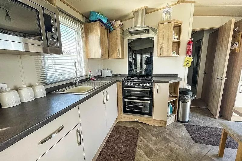 8 berth caravan for hire at St Osyth Beach Holiday Park in Essex ref 28013FI