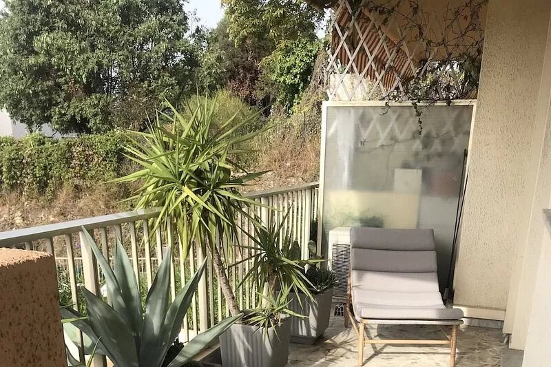 4-room flat in a residential resort with swimming-pool and tennis court