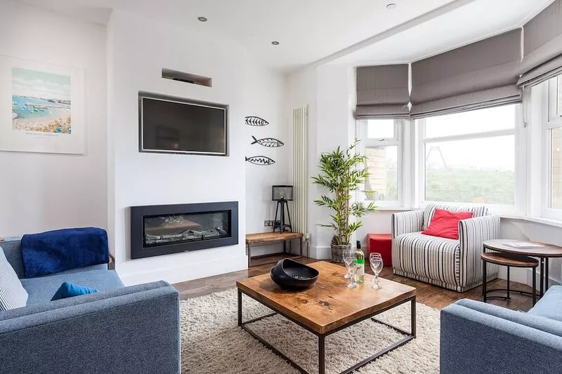 Stunning seaside with cinema room, sea views  - ideal for friends and families