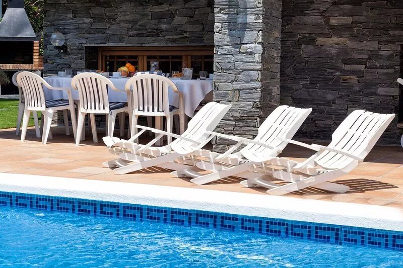 DELFIN - House for 8 with garden and private pool 15 minutes from Barcelona