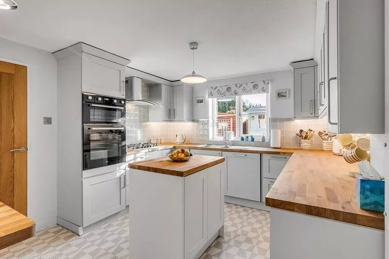 This cottage is a 2 bedroom(s), 1.5 bathrooms, located in Norwich, Norfolk.