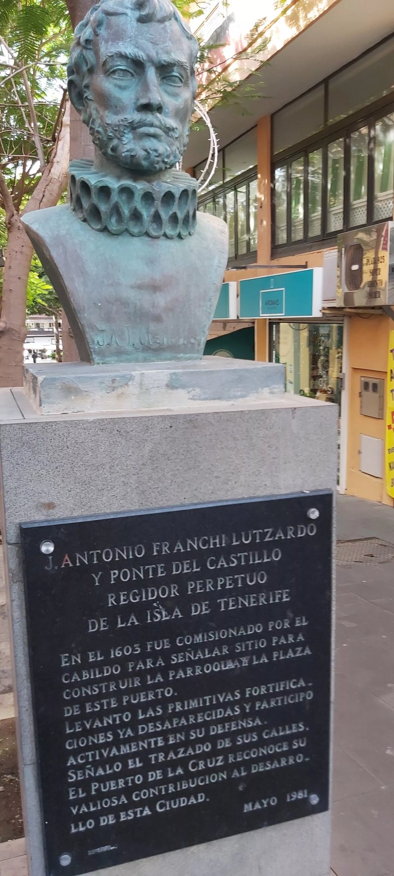 Estatua De Antonio Franchi Lutzardo
