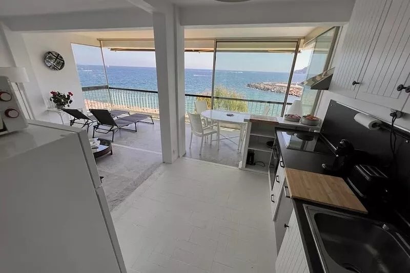 80 m², 2 BEDROOM - INCREDIBLE FRONT SEA VIEW - 1min Pool, Beach, Tennis…