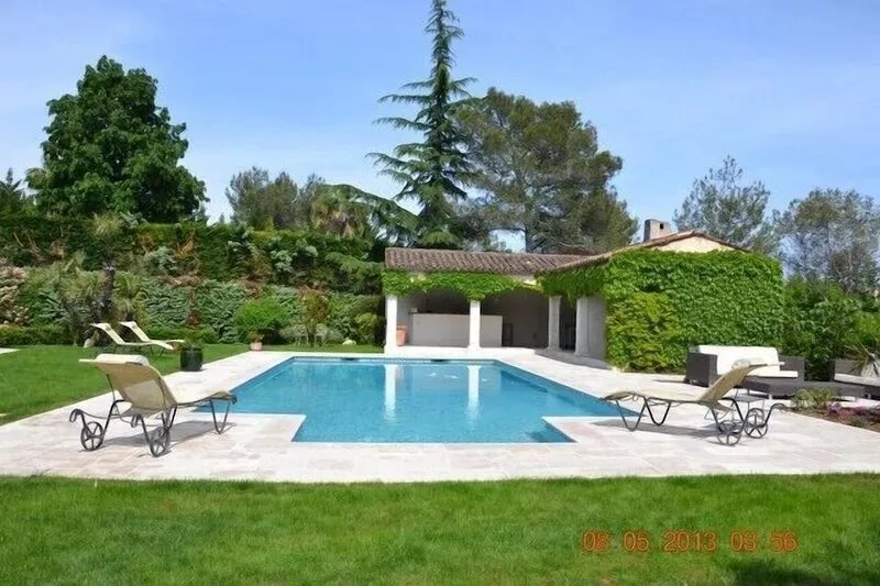 In Mougins, detached rental in property for 2 people