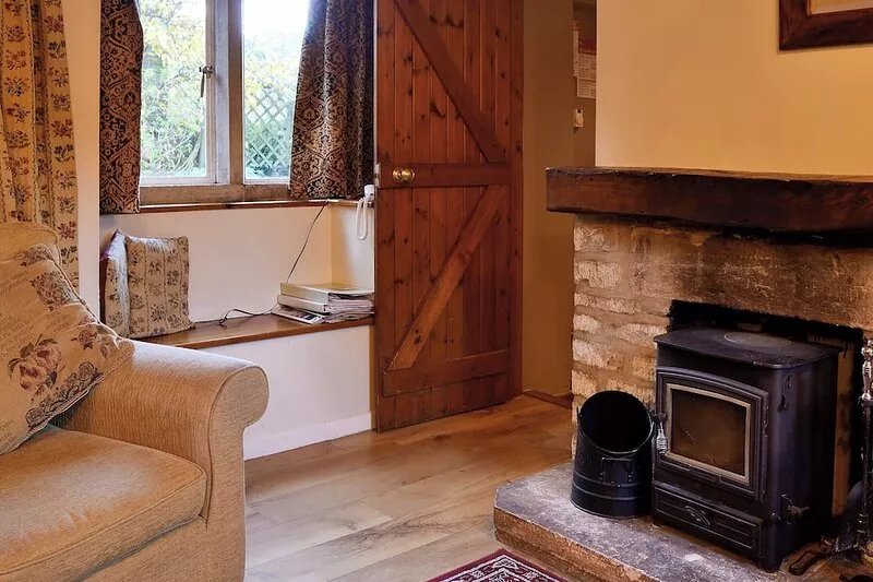 2 bedroom accommodation in Bussage, near Cirencester