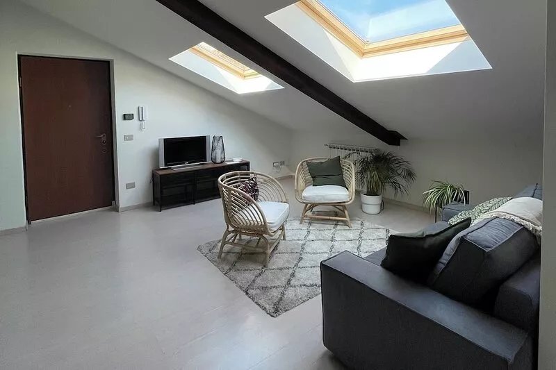 Bright attic apartment with balcony in the center of Asti