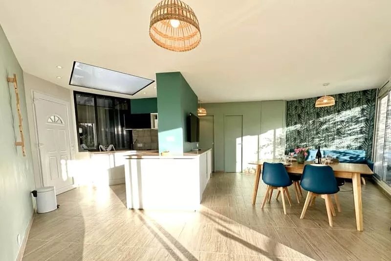 Stunning location! Beach house in La Grande Motte (Home Office ready)