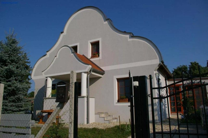 Sarkanyhazi Apartman Barnag