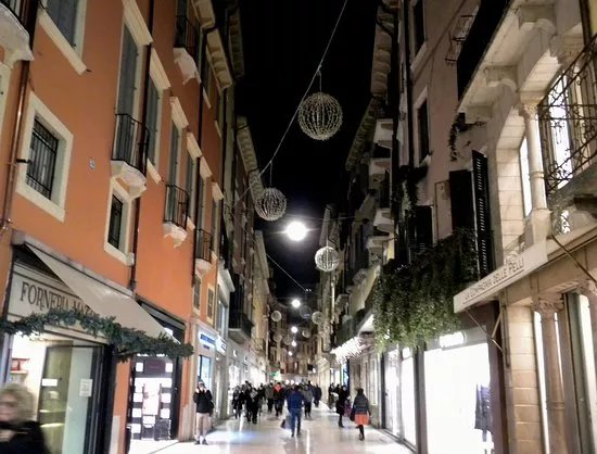 Negozzi Abbigliamento Via Mazzini Verona
