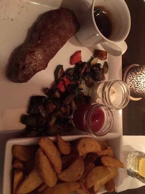 Lloyd's Bar & Restaurant