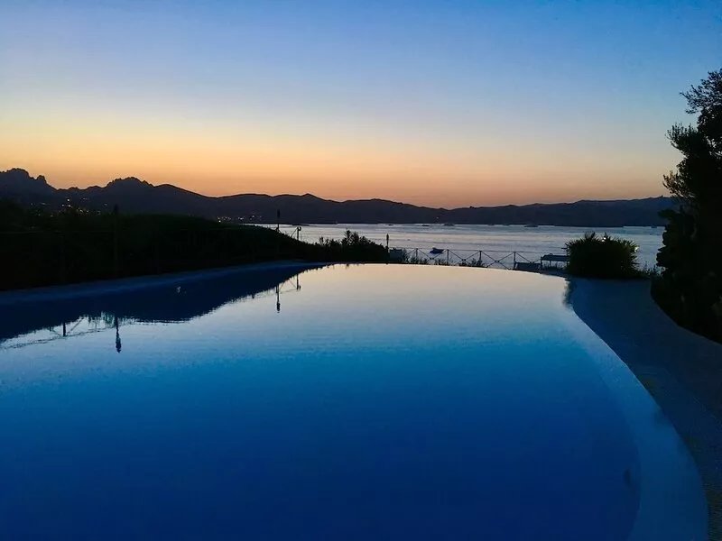 Luxury villa in Costa Smeralda, breathtaking pool with terrific sea views