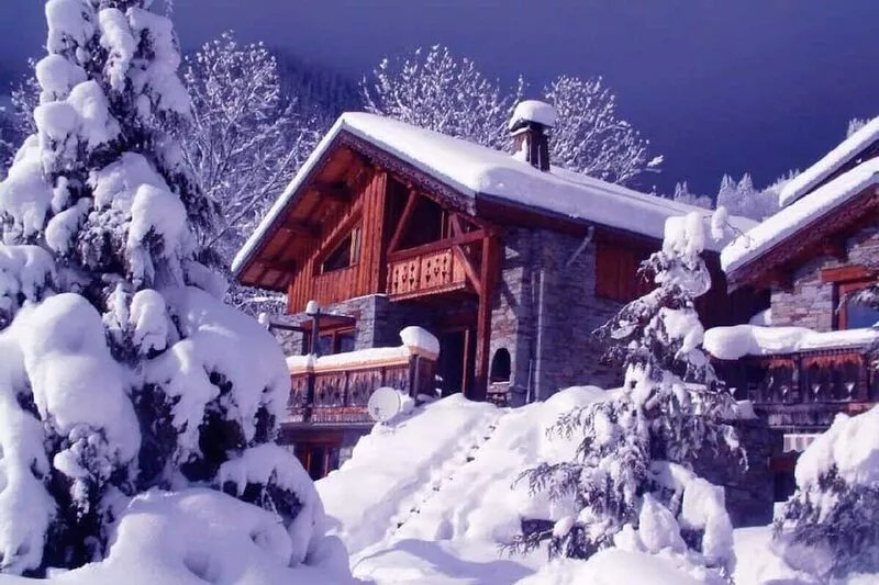 £2000 OFF Luxury S/Cater Ski Chalet-Swimming Pool-Hot Tubs-Sauna- Great Snow-
