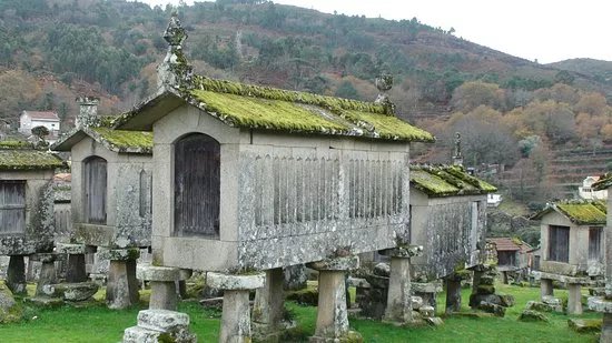 Granaries of Lindoso
