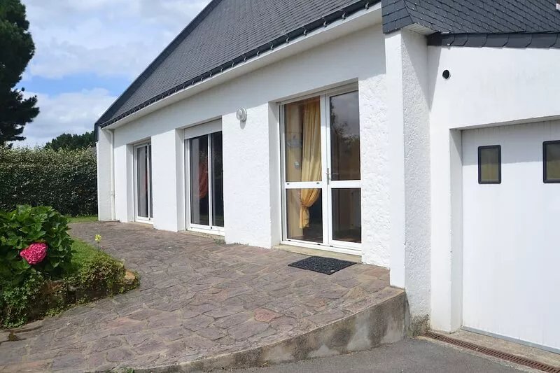 3 * 4 bedroom house (1 on the ground floor) for 2 to 8 people, Beach at 500 m