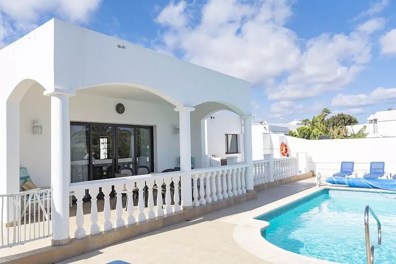 Villa Teneguia, Luxury 3 bedroomed villa with sea views child safe gates
