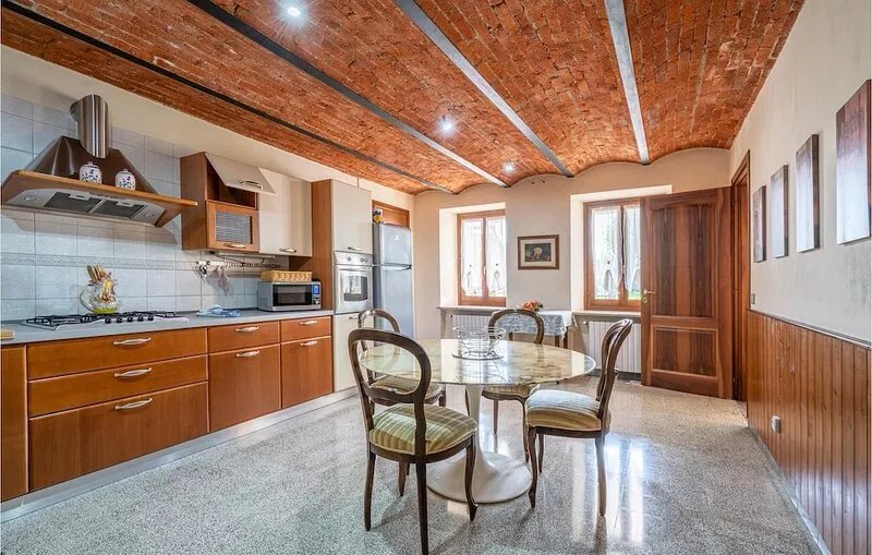 4 bedroom lovely home in Lequio Tanaro