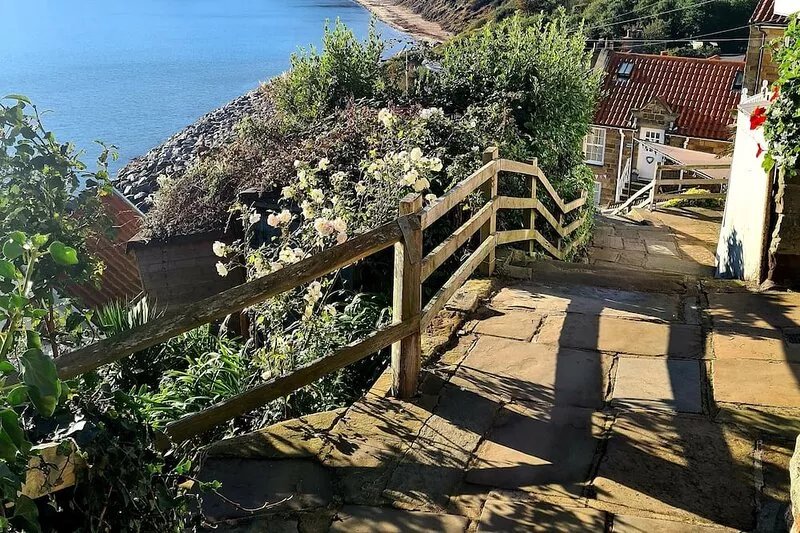 Luxury Cottage 5 minute walk to Runswick Bay Beach