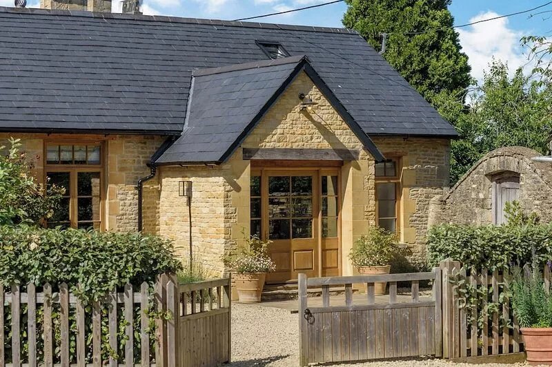 2 bedroom accommodation in Shipton Under Wychwood