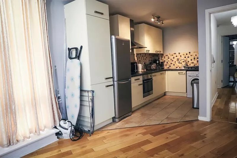Cozy Modern apartment; 13 minutes to London Bridge
