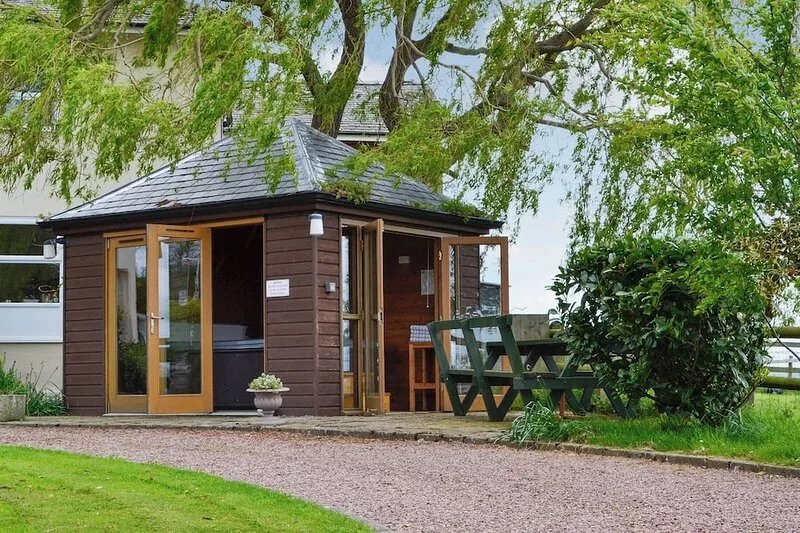 2 bedroom accommodation in Forden, near Welshpool