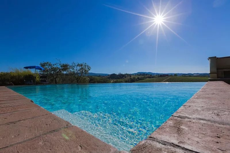 San Gimignano villa with pool, 5 rooms en suite, A/C, wi-fi, panoramic view