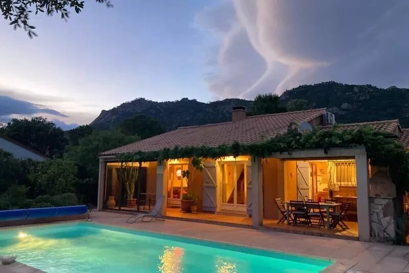 Comfortable house of 160 m2 with private pool between sea, mountain and river