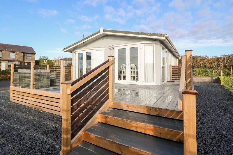 CABAN TYWOD, pet friendly, with a garden in Abersoch