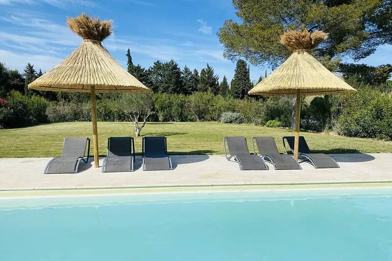 Villa 220m2, land 3000m2, 5 "village on foot, 4km Saint-Rémy-de-Provence