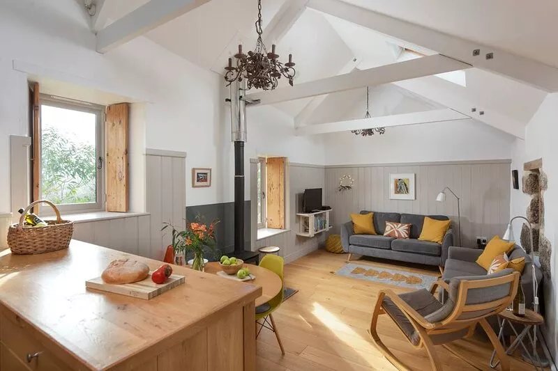 Idyllic rural retreat with parking , near Porthcurno,  Minack Theatre, Beaches