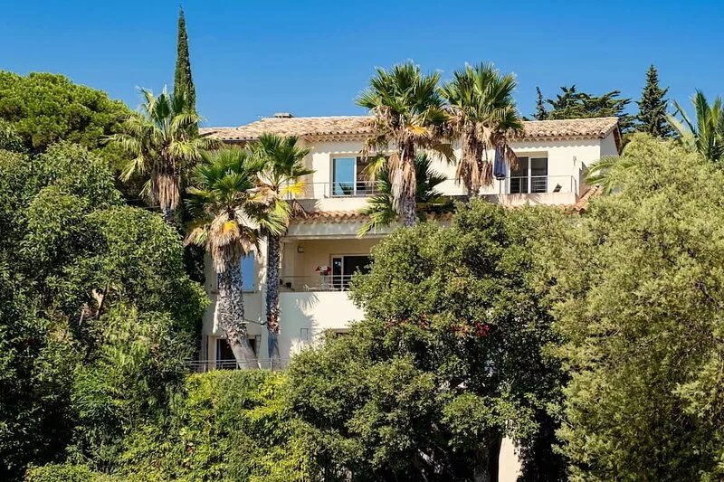 CENTRAL VILLA with PANORAMIC SEA VIEWS -- SAINTE-MAXIME -- SLEEPS 14 !