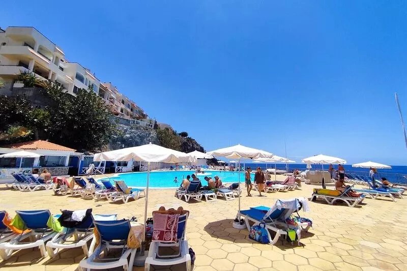 Magnificent apartment terrace + garden in 1st line sea view
