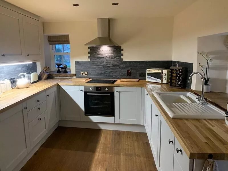 5 Star Cottage on The Green with Log Burner (Dog Friendly)