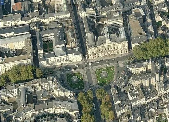 Place Jean Jaures Fountain