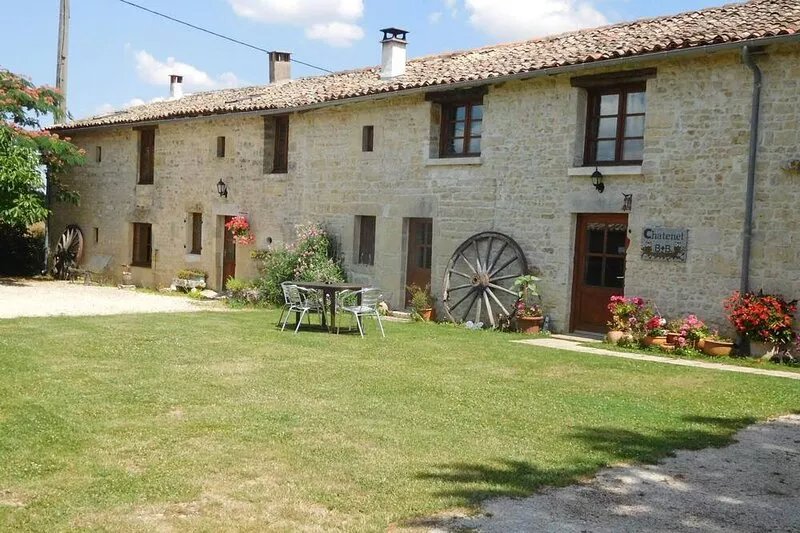 Large Stone house sleeps 8 countryside location large Swimming Pool