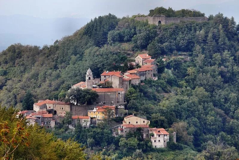 Ancient house in the village, in the green, equipped with everything, for