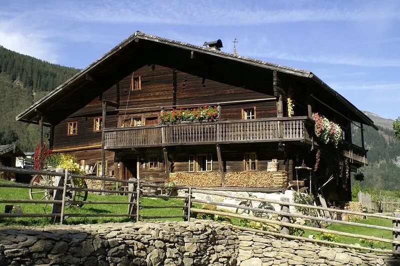 Historic hut for up to 15 people near Kitzbühl