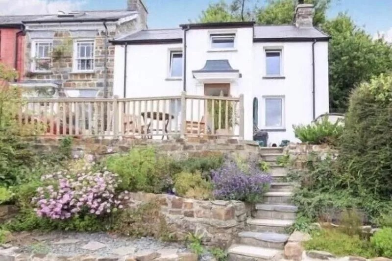Stunning picturesque character cottage with sensational river views