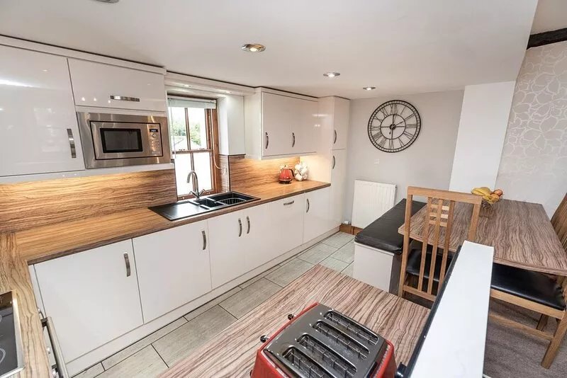 Bridge House Apartment 2 -  an apartment that sleeps 6 guests  in 3 bedrooms