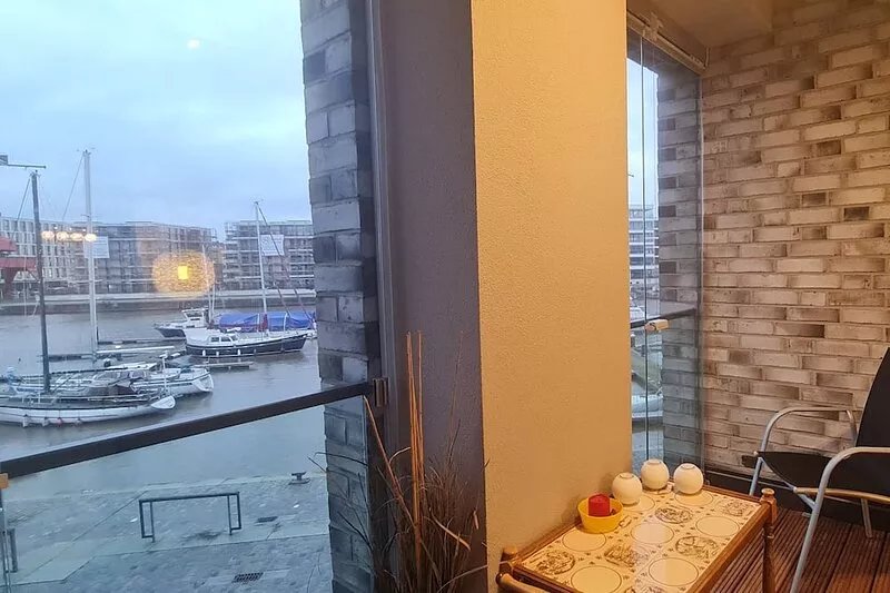 Direct view of the New Harbor, the marina and the Kaiser Harbor