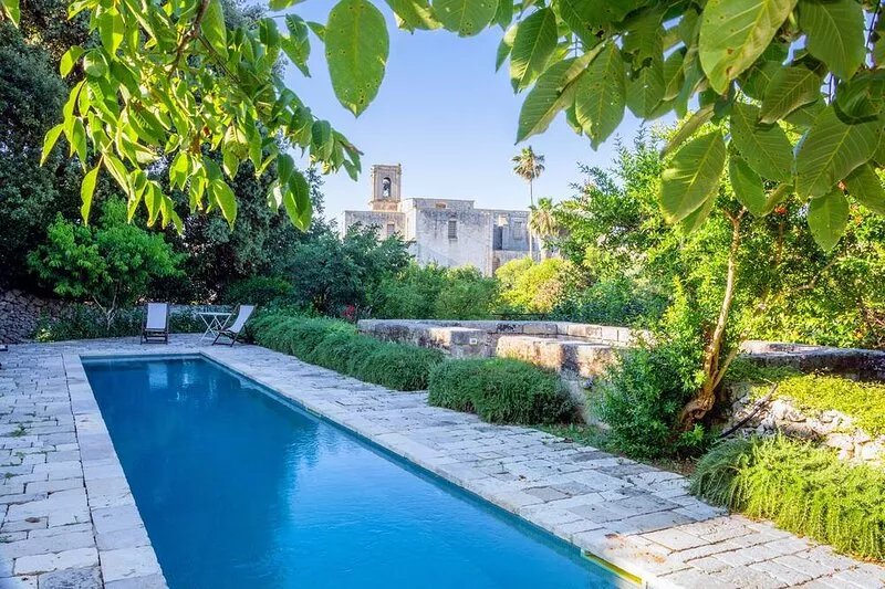 Charming Masseria Ferramosca with a secret garden and pool near Otranto