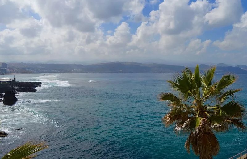 Seafront 2 bedrooms with views