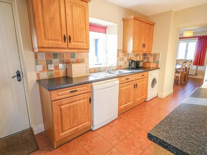 GOOSE COTTAGE, pet friendly, character holiday cottage in Killylea