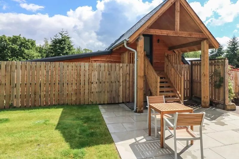 SPICERY BARN LOFT, pet friendly, with hot tub in Tedburn St Mary