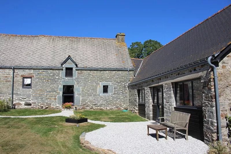 Maison du Guerledan with private heated Pool and WIFI for 6 people.