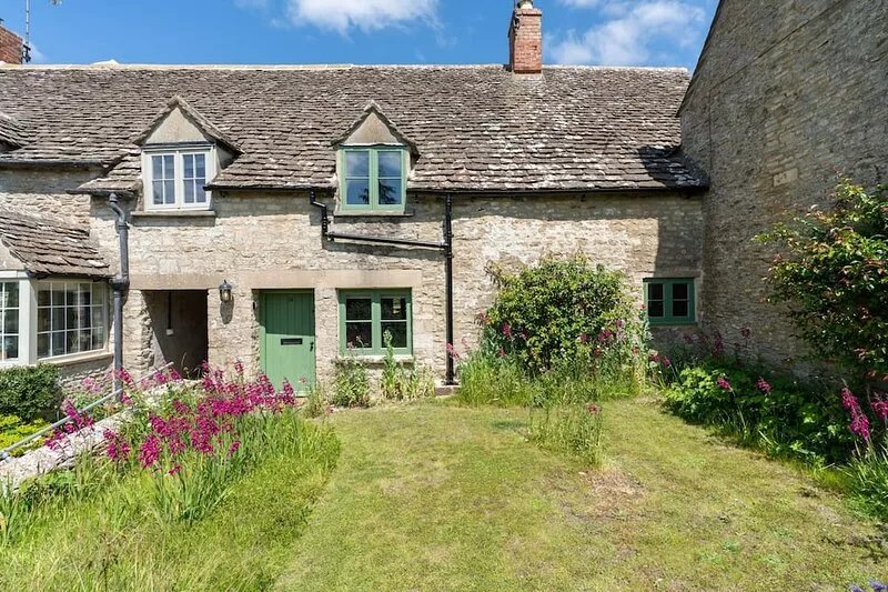 Beautifully presented dog friendly - Bea's Cottage