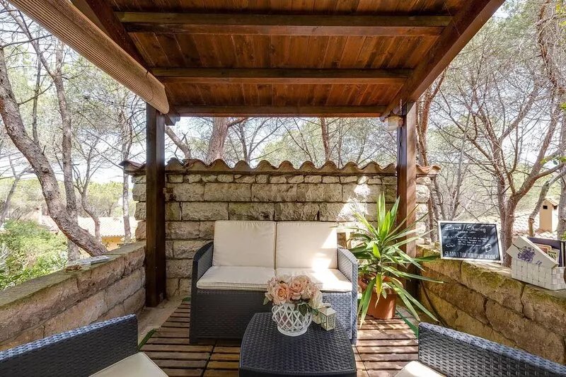 Charming "Villa Viola" close to the Beach with Sea View, Terrace & Garden