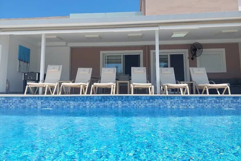 Villa Astro next to the beach and to Georgioupolis center with private pool