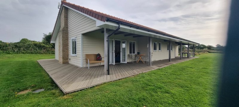 Luxury self catering level entry bungalow in a meadow, near coast and country